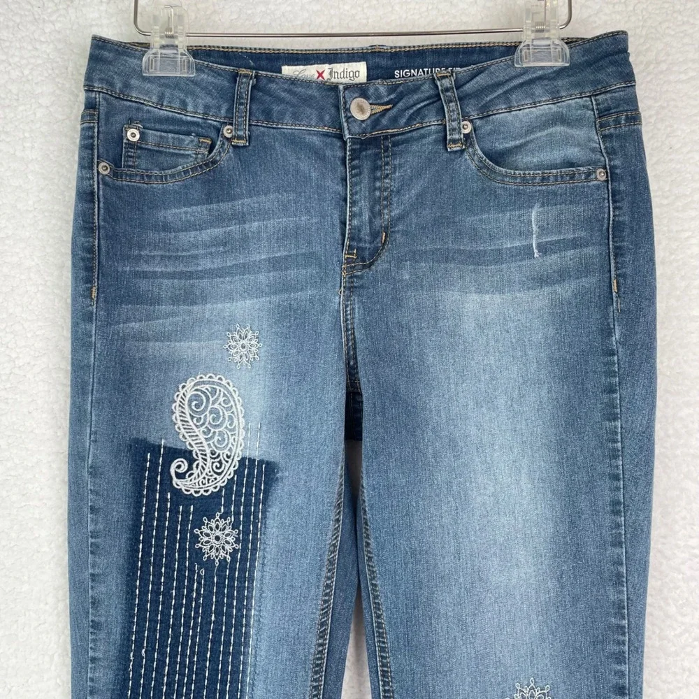 Love Indigo Signature Fit Boyfriend Jeans Size 4 Blue Embroidered Patchwork‎
